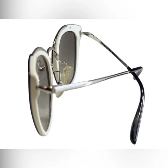 Prada Black Cat-Eye Sunglasses…Chic & Timeless Statement Frames 😎✨ - Picture 3 of 6